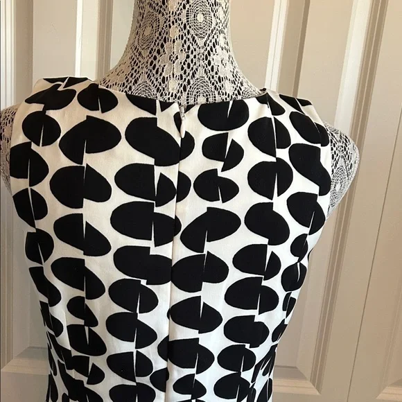 Stylish Ann Taylor Black and White Patterned Dress Size 4 - Picture 6 of 12